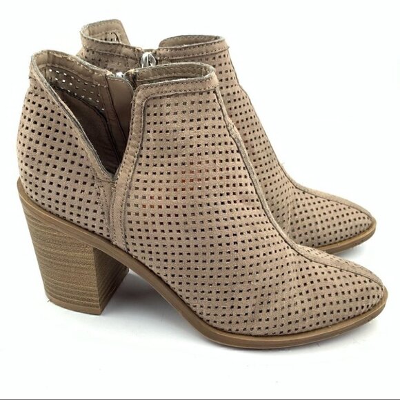 DV ankle booties size 6 beige faux suede laser cut - Picture 1 of 12